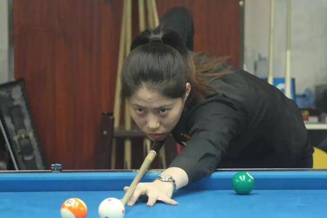 把参加足球 把参加足球